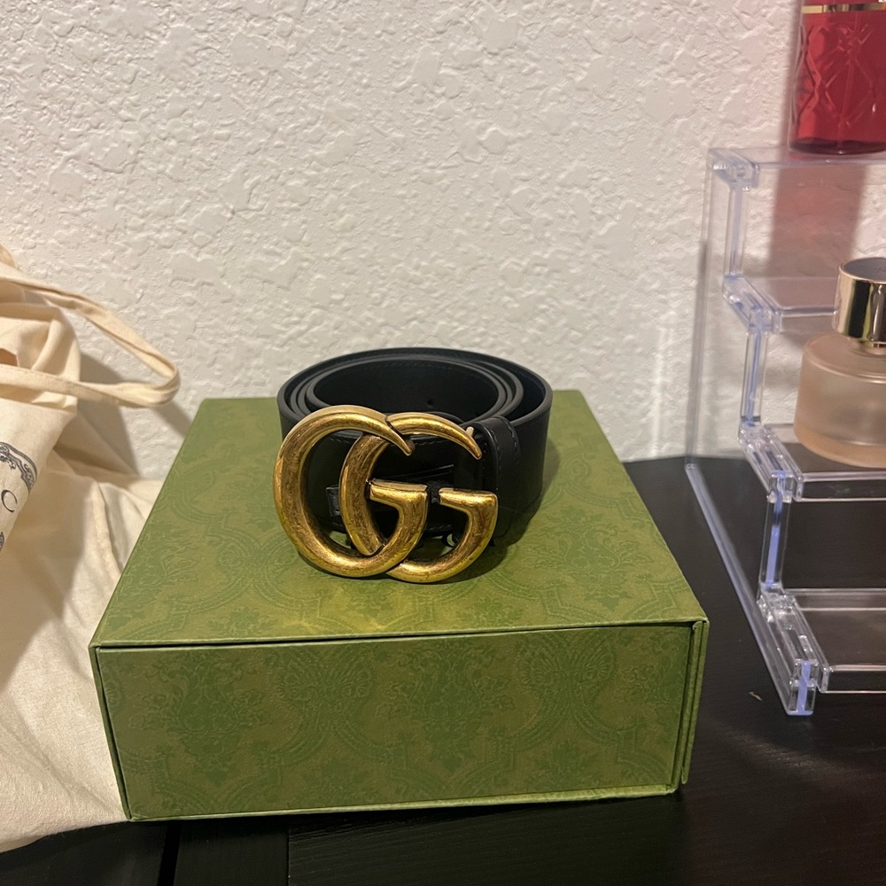 Gucci Black Leather Belt with Gold GG Buckle